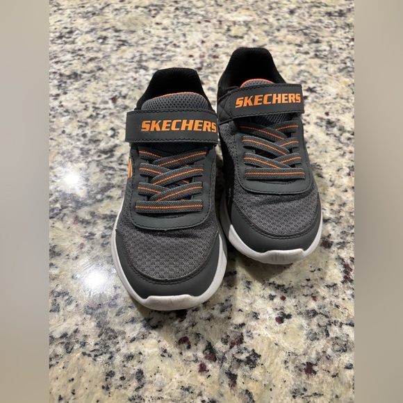 Skechers Bounder Easy on/off Black and orange light weight sneakers 
Size 12 - Picture 4 of 10